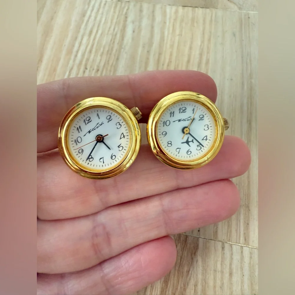 Vivaldi mens gold tone watch cuff links NEW BATTERIES